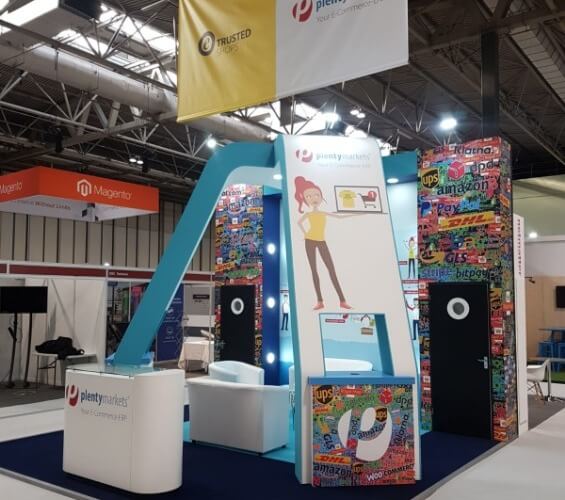 Exhibition stands for the E-commerce industry right supporting image